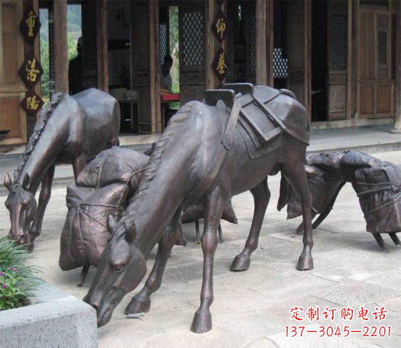 廊坊拖行李的马动物铜雕
