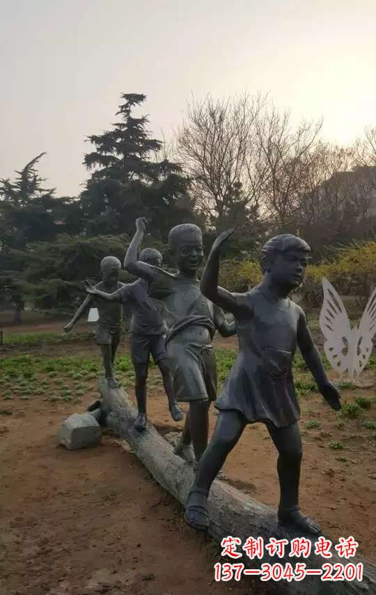 廊坊玩走独木桥儿童铜雕