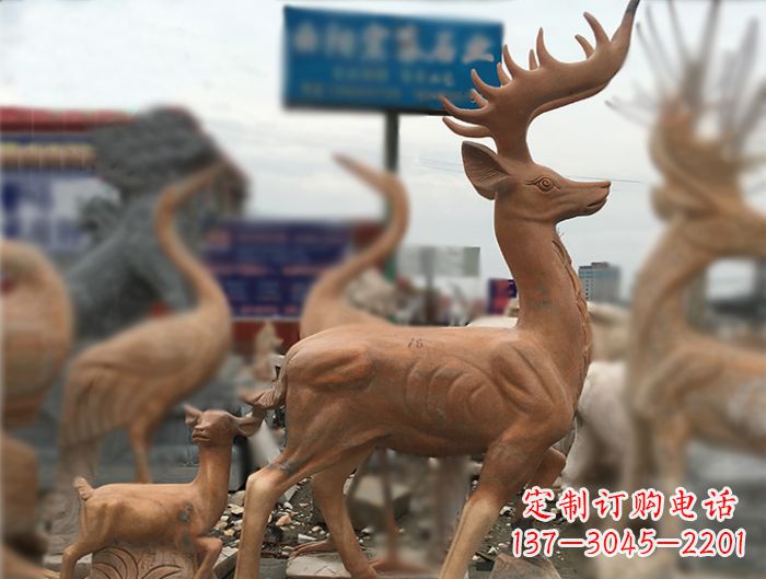 廊坊晚霞红动物驯鹿公园石雕