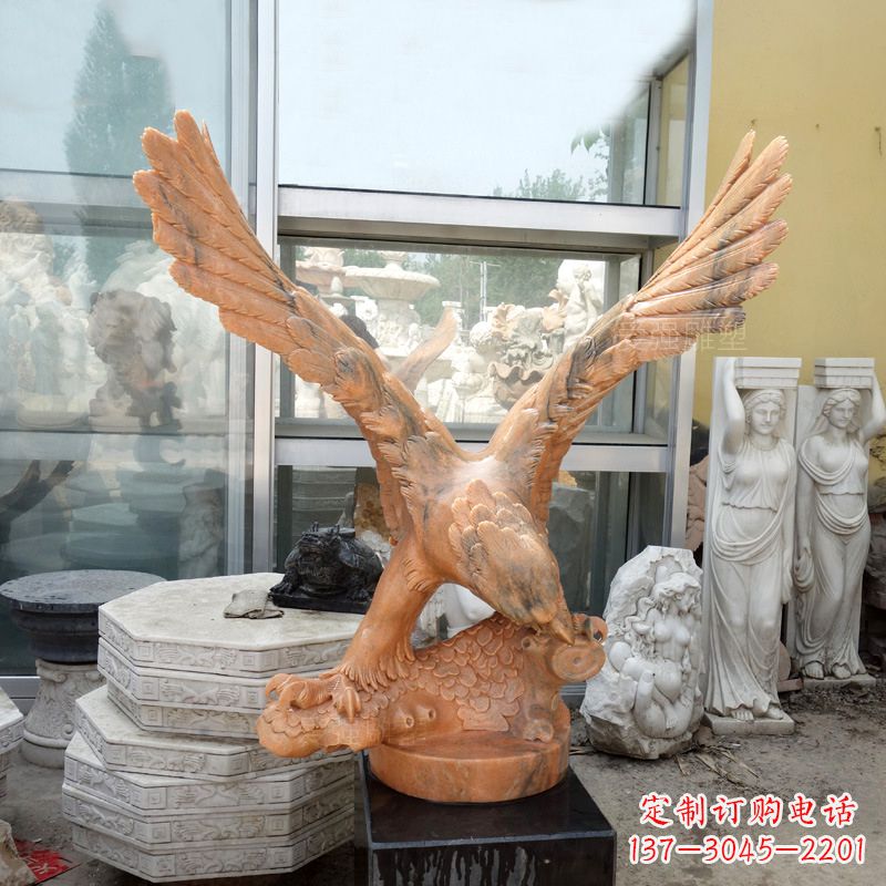 廊坊晚霞红老鹰石雕塑