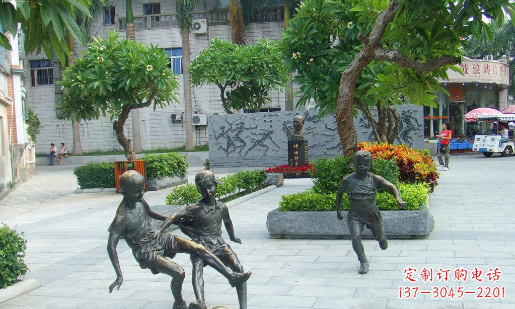 廊坊小孩踢足球铜雕