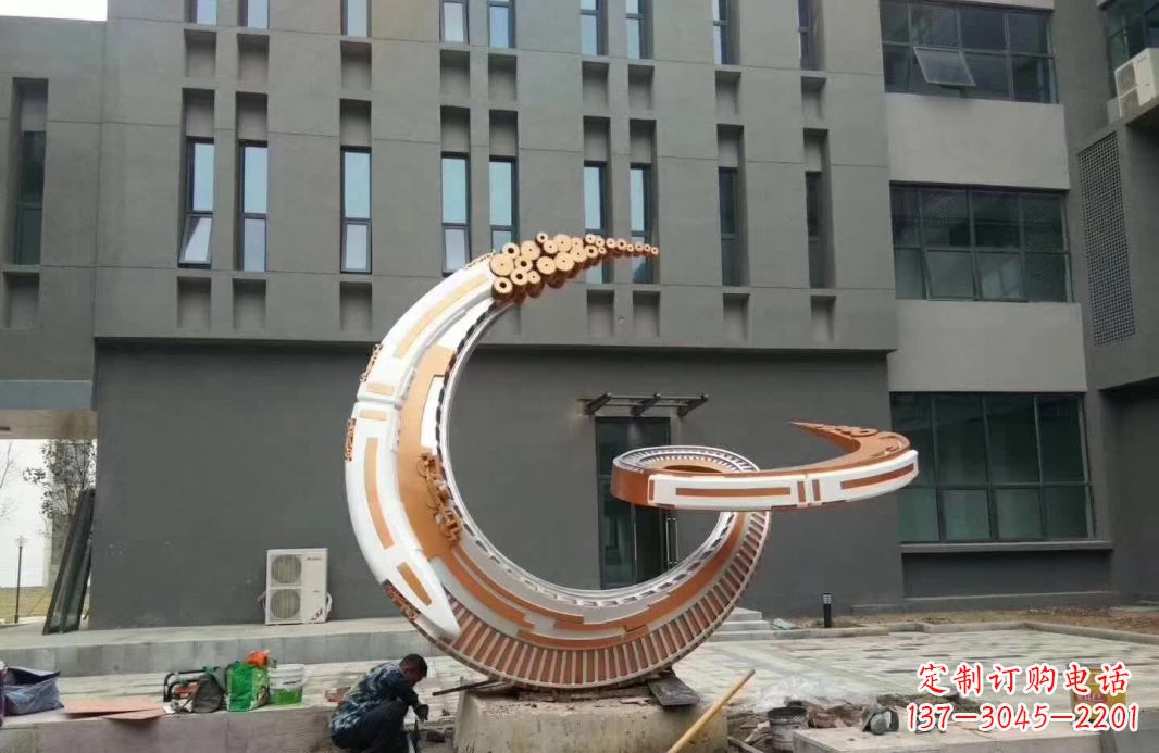廊坊小区抽象不锈钢月亮雕塑
