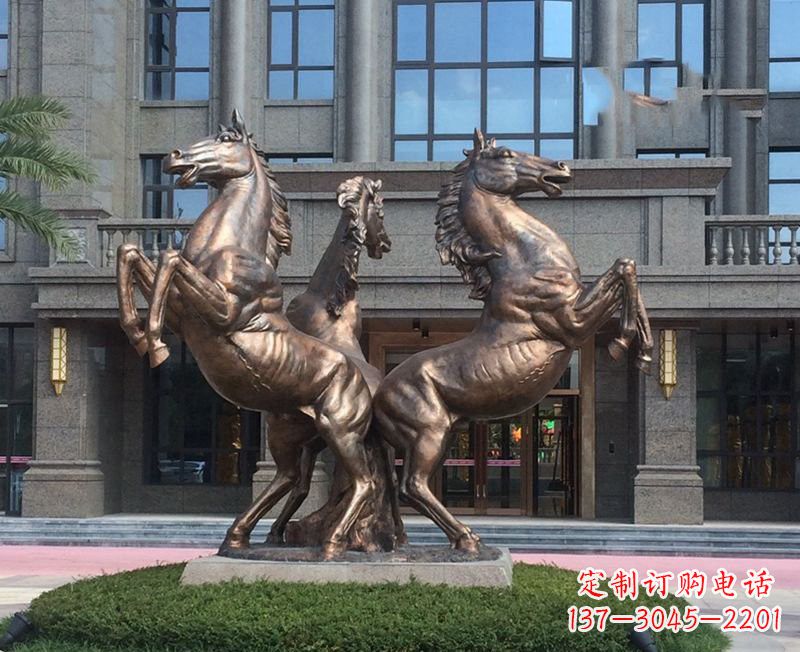 廊坊小区立马铜雕