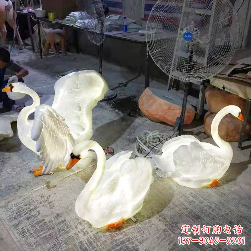 廊坊小区园林草坪发光天鹅景观雕塑摆件
