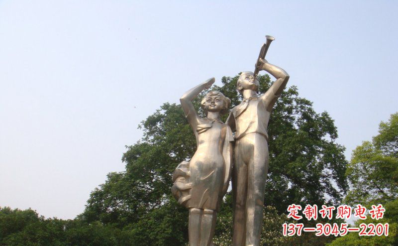 廊坊校园吹军号敬礼的小学生人物景观铜雕