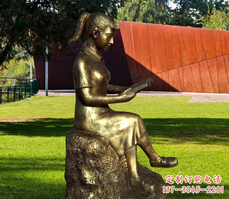 廊坊校园看书的女孩铜雕