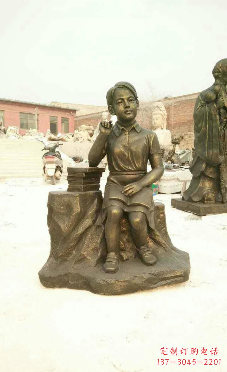 廊坊校园看书思考的学生铜雕