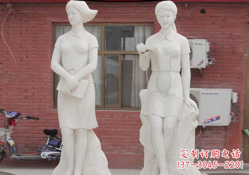 廊坊校园拿书本的学生石雕