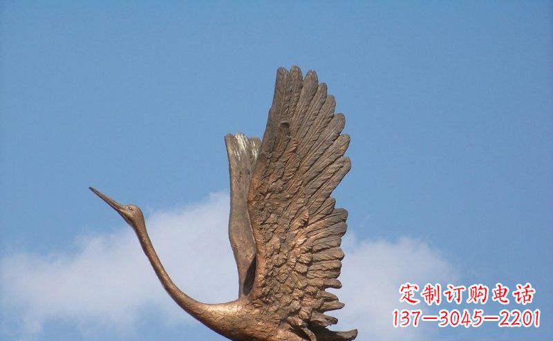 廊坊展翅高飞的仙鹤动物铜雕
