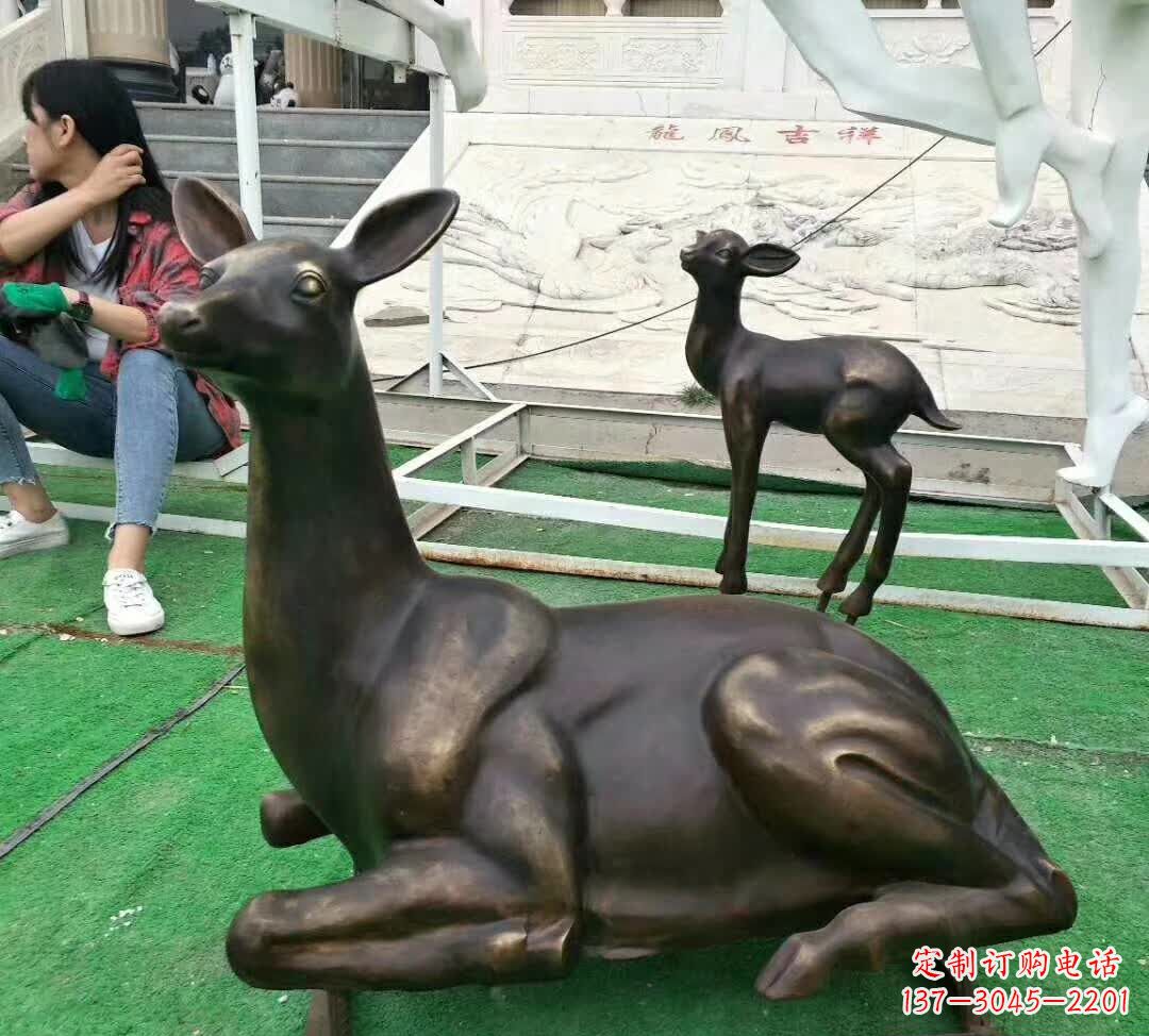 廊坊铸铜广场动物鹿雕塑