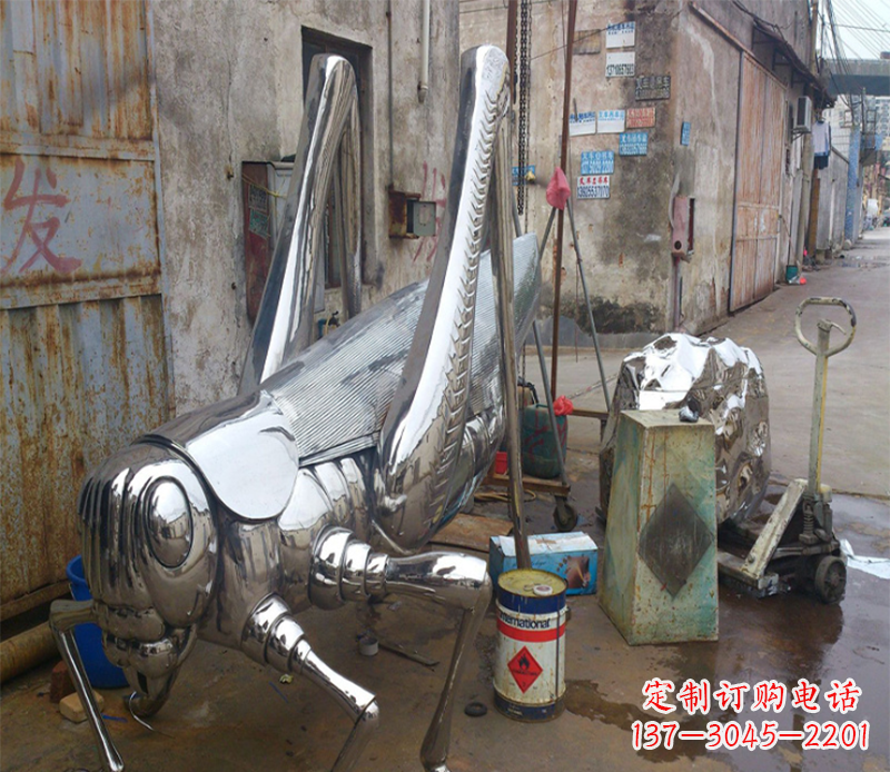 廊坊不锈钢蚂蚱雕塑