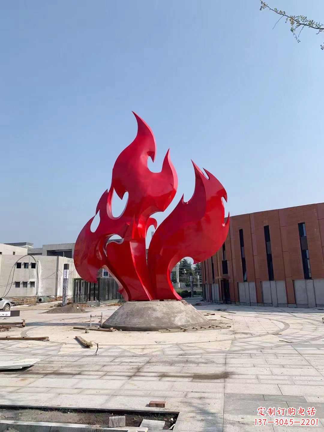 廊坊大学操场抽象不锈钢火苗雕塑