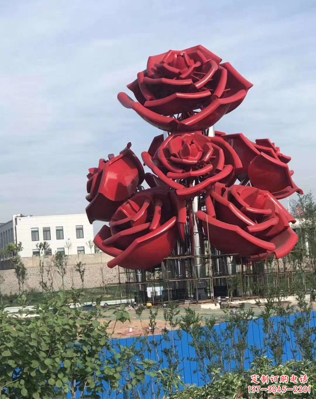 廊坊玫瑰花雕塑-广场创意不锈钢红色玫瑰花雕塑